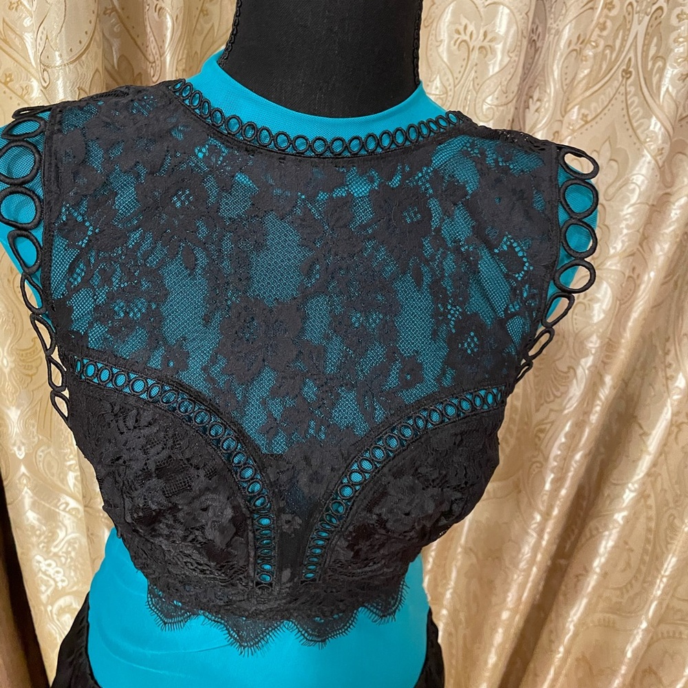 Lace crop top